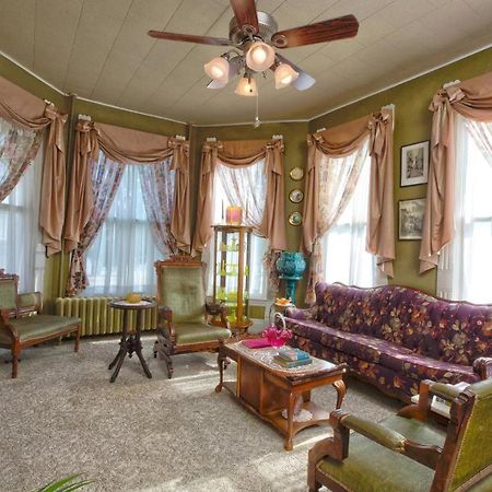 Bed and Breakfast The Victorian On Main Fairfield Экстерьер фото