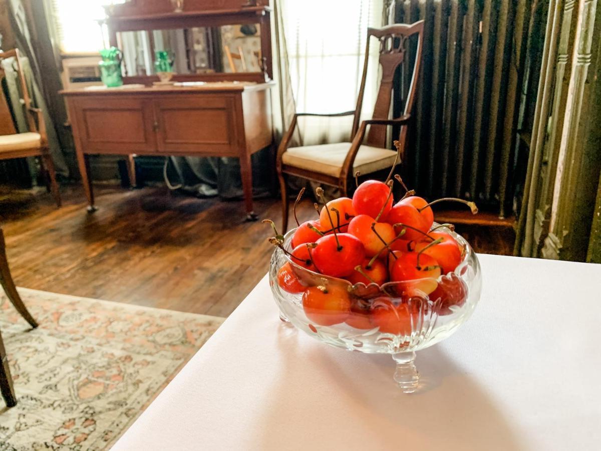 Bed and Breakfast The Victorian On Main Fairfield Экстерьер фото