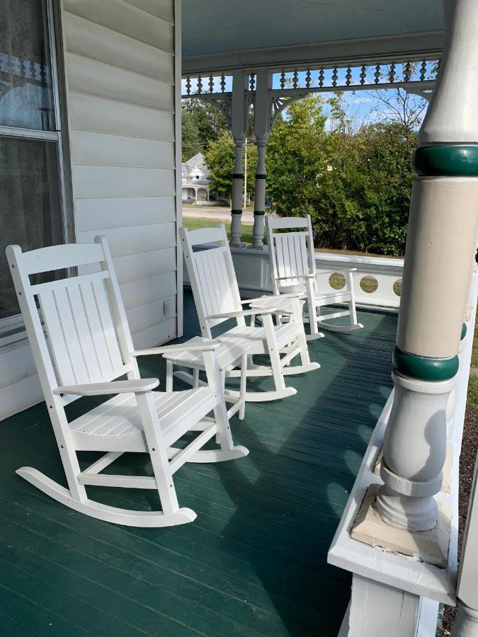 Bed and Breakfast The Victorian On Main Fairfield Экстерьер фото