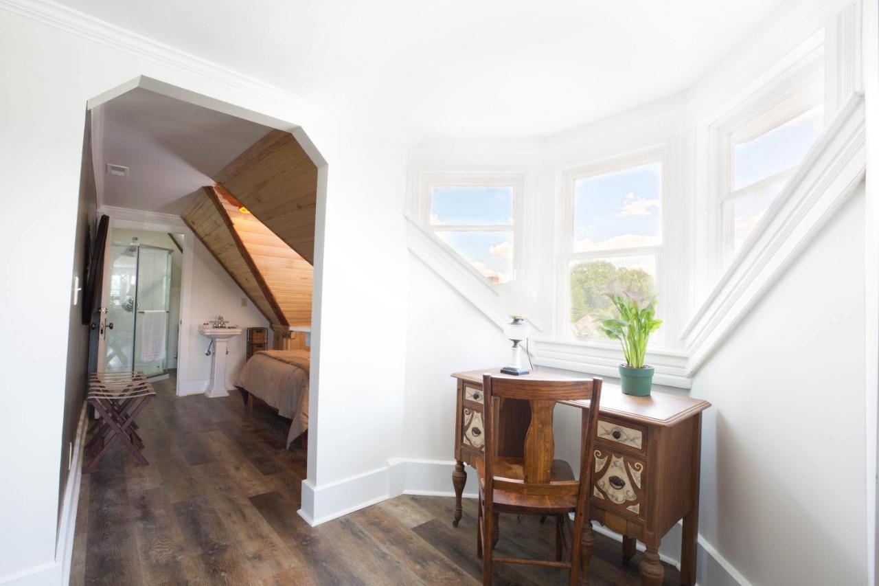 Bed and Breakfast The Victorian On Main Fairfield Экстерьер фото
