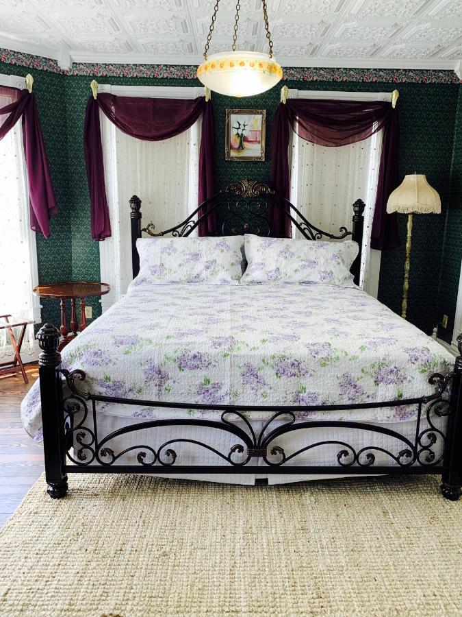 Bed and Breakfast The Victorian On Main Fairfield Экстерьер фото
