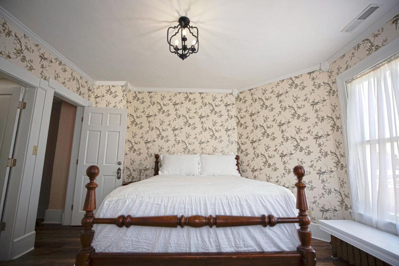 Bed and Breakfast The Victorian On Main Fairfield Экстерьер фото