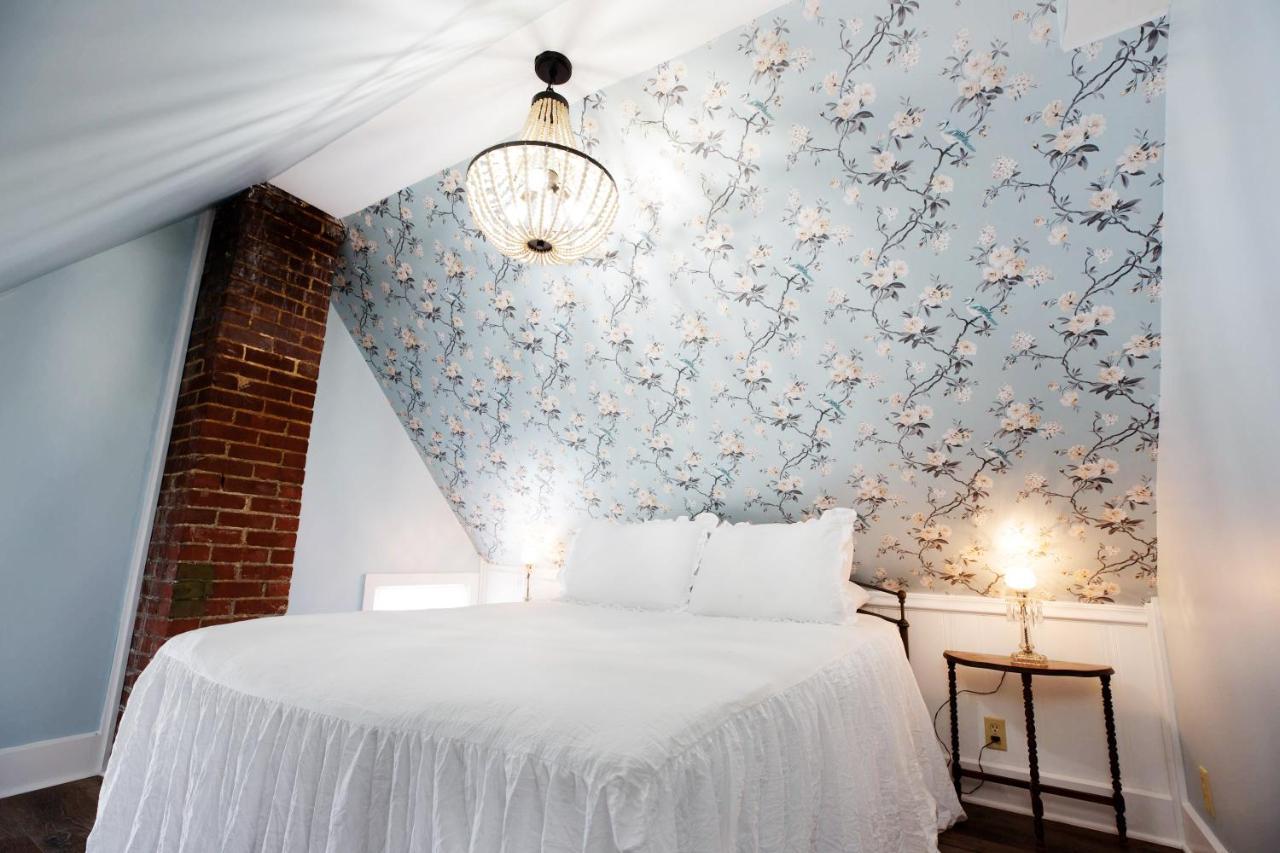 Bed and Breakfast The Victorian On Main Fairfield Экстерьер фото