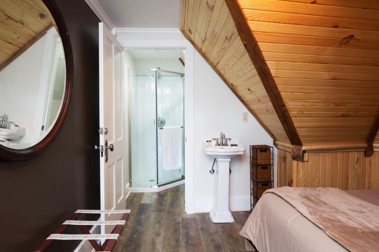 Bed and Breakfast The Victorian On Main Fairfield Экстерьер фото