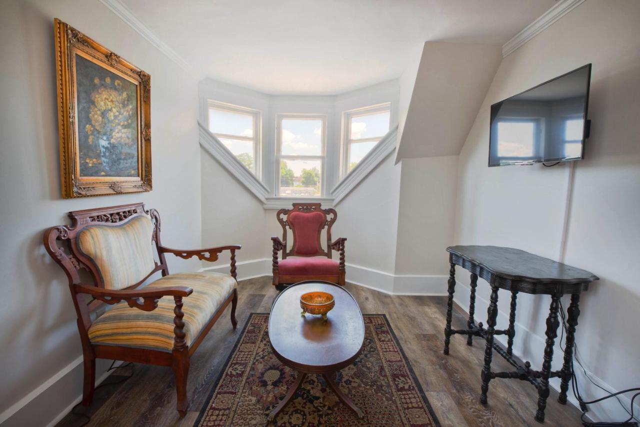 Bed and Breakfast The Victorian On Main Fairfield Экстерьер фото