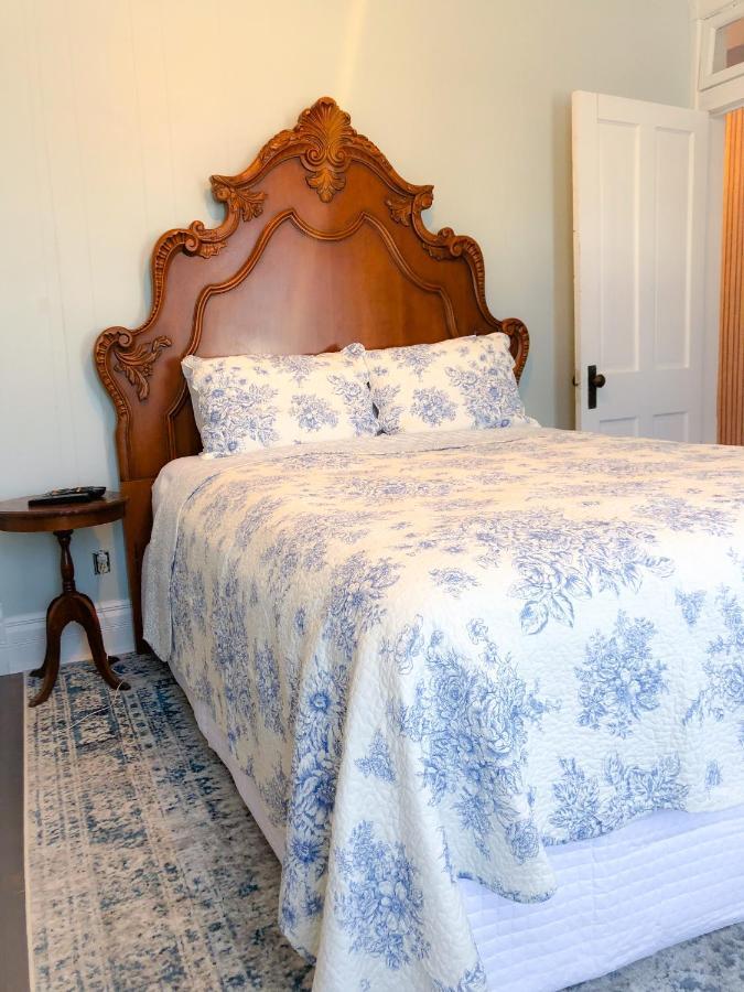 Bed and Breakfast The Victorian On Main Fairfield Экстерьер фото
