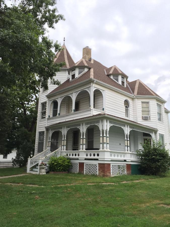 Bed and Breakfast The Victorian On Main Fairfield Экстерьер фото